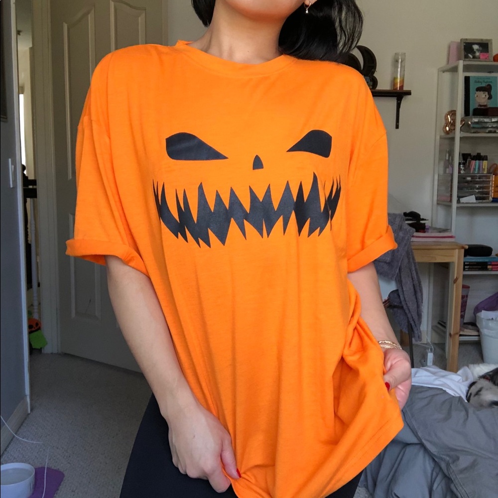 Oversized jack-o-lantern tee